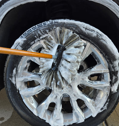 Universal Brush Mfg Co.     UB1600 - Round Wash/Prep Hog Hair Brush (very-soft)