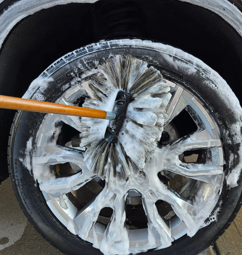 Universal Brush Mfg Co.     UB1600 - Round Wash/Prep Hog Hair Brush (very-soft)