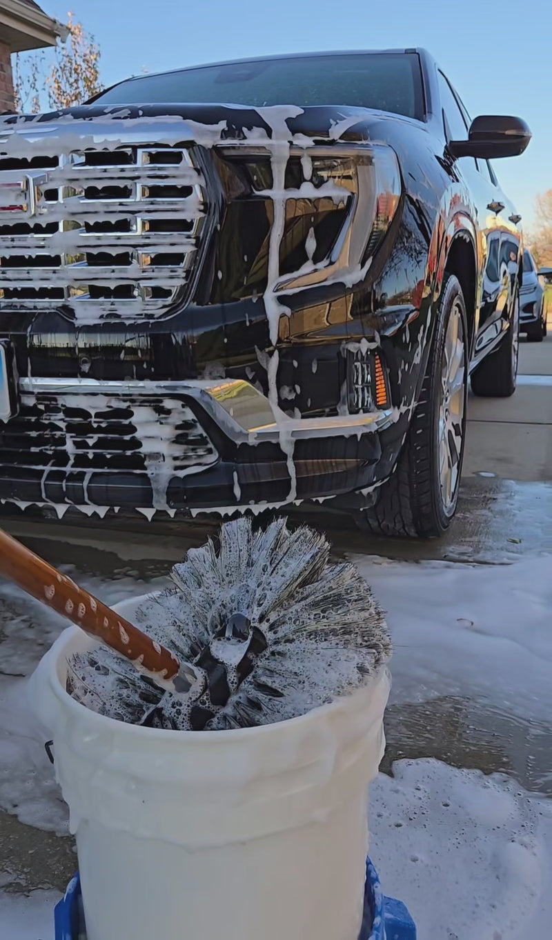 Universal Brush Mfg Co.     UB1600 - Round Wash/Prep Hog Hair Brush (very-soft)