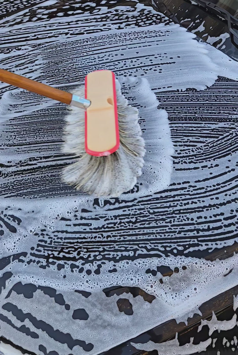 Universal Brush Mfg Co.     UB103 - 10” Hog Hair Wash Brush w/Bumper (very-soft)